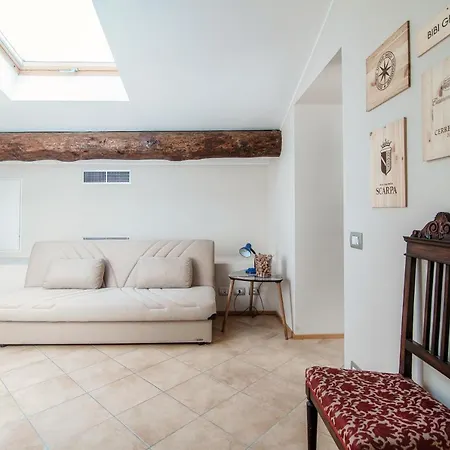 Apartmán Grape Attic 72 - The House Of Travelers