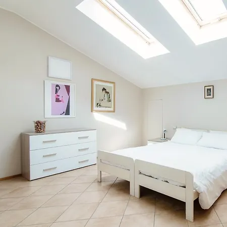 Grape Attic 72 - The House Of Travelers Apartmán