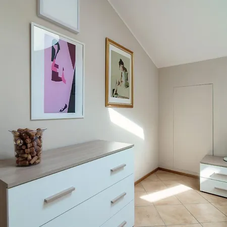 Grape Attic 72 - The House Of Travelers Daire Como